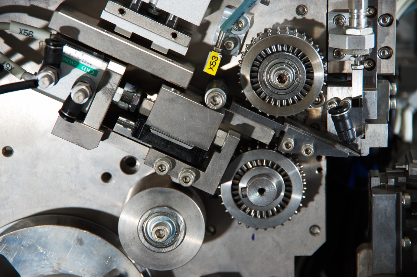 設備組裝 Equipment Assembly